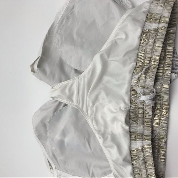 UNDER ARMOUR| Short Fly-By Perforated Shorts Gold - Picture 8 of 11